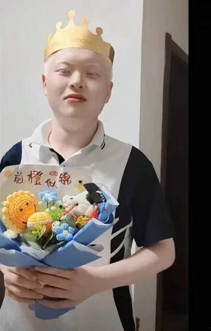 娱乐吃瓜酱开朗大男孩,揭秘开朗大男孩的欢乐生活